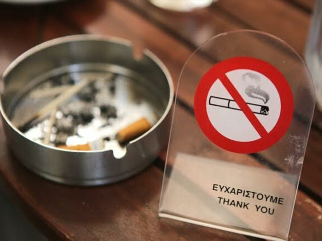 Έπεσαν πρόστιμα για κάπνισμα στον Τύρναβο