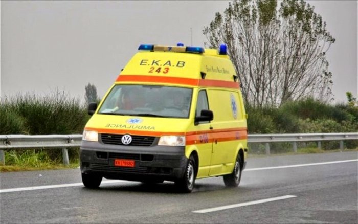 Ηλικιωμένος κατέρρευσε στην Τούμπα Τυρνάβου και μεταφέρθηκε στο Κέντρο Υγείας