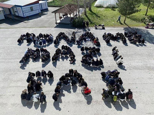 Συγκίνηση από τα παιδιά του ΕΠΑΛ Τυρνάβου – «Πονάμε μαζί σας»