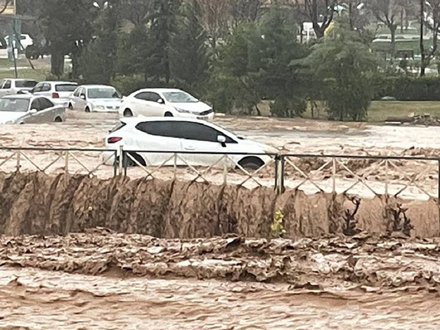 Τουρκία: 14 νεκροί από πλημμύρες στις σεισμόπληκτες περιοχές