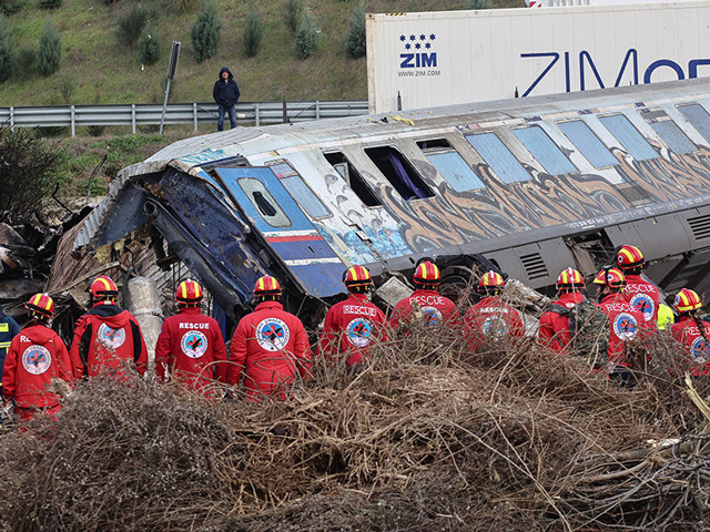 Τραγωδία στα Τέμπη: Συνεχίζεται σήμερα η έρευνα για 20 αγνοούμενους