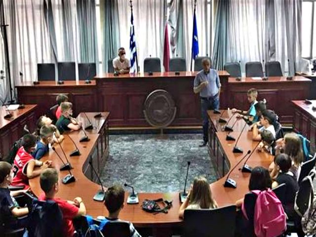 Επίσκεψη μαθητών στο Δημοτικό Συμβούλιο Δήμου Λαρισαίων