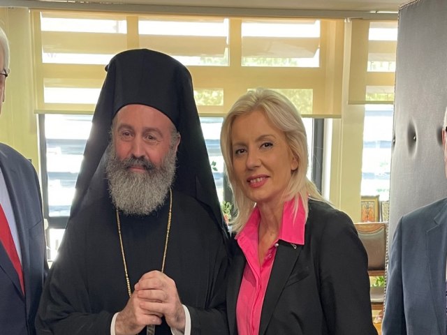 Ρένα Καραλαριώτου με Αρχιεπίσκοπο Μακάριο: «Παράδειγμα προς μίμηση το έργο σας για την ανθρωπότητα»