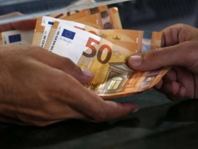 Τύρναβος: Ζευγάρι απατεώνων “φάγανε” 335.000 ευρώ από ηλικιωμένο δήθεν για επενδύσεις