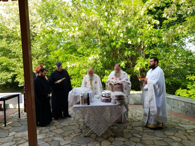 Πρωτομαγιά στον Άγιο Αθανάσιο στα Δελέρια με Θεία Λειτουργία Αγιασμό και Αρτοκλασία
