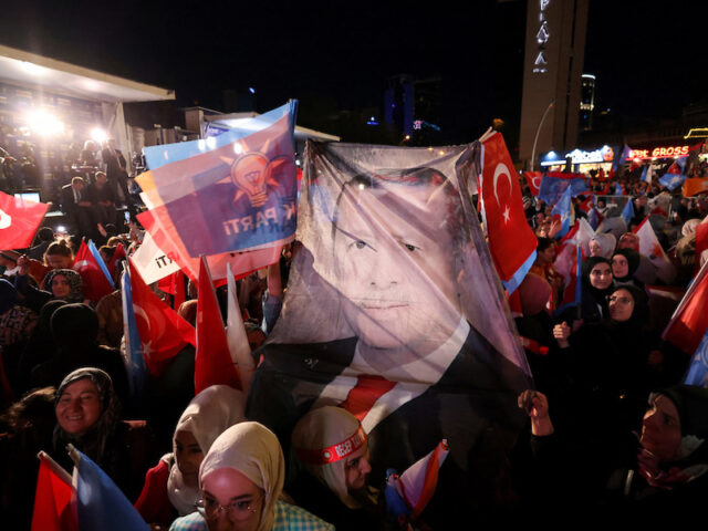 Τουρκία: Η βραδιά – «θρίλερ» που οδηγεί στον δεύτερο γύρο των εκλογών