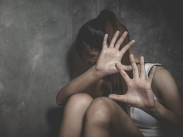 Στο νοσοκομείο γυναίκα, θύμα ενδοοικογενειακής βίας στη Λάρισα