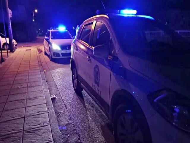 Συνελήφθησαν με όπλα στο αυτοκίνητο σε περιοχή του δήμου Αγιάς