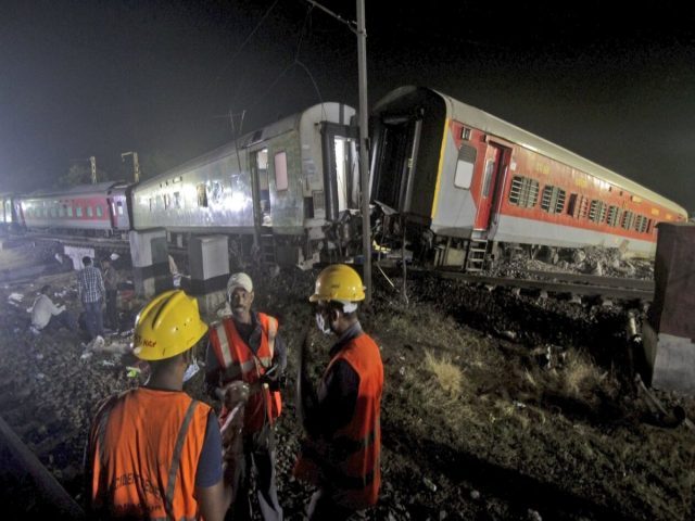 Ινδία: Φρικτό σιδηροδρομικό δυστύχημα μεταξύ τριών τρένων με 288 νεκρούς