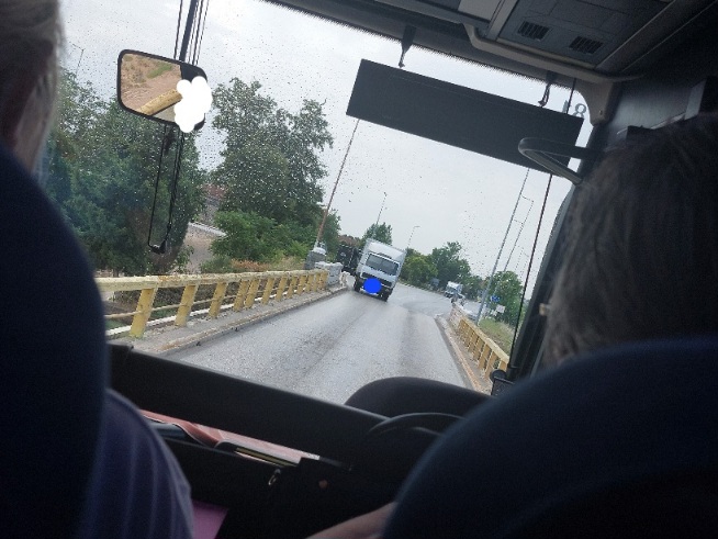 Παραλίγο ατύχημα στην γέφυρα του Τυρνάβου