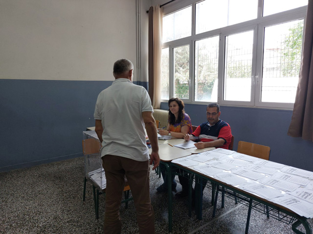 Δήμος Τυρνάβου: Απάντηση στα παράπονα ότι δεν μοίρασε σάντουιτς και νερά στα εκλογικά τμήματα