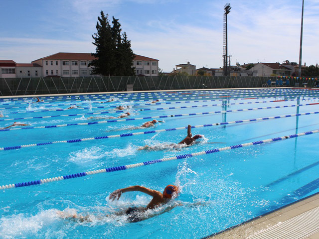 Λάρισα: Με συρτάκι αθλητές και αθλήτριες αποχαιρέτησαν το Μεσογειακό Κύπελλο Κολύμβησης