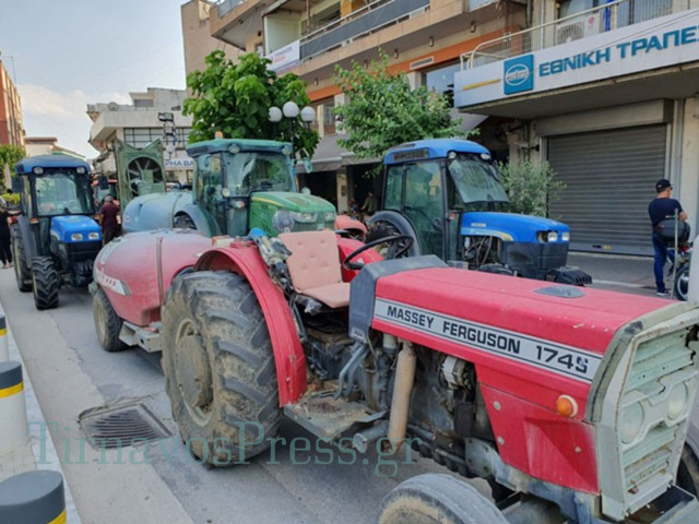 Στους δρόμους οι αγρότες του Δήμου Τυρνάβου (φωτο – βίντεο)