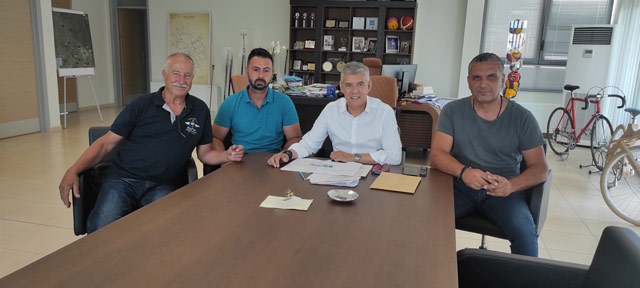 Η Περιφέρεια Θεσσαλίας στηρίζει τους παραγωγούς ροδιού για αποζημίωση τους από τον ΕΛΓΑ