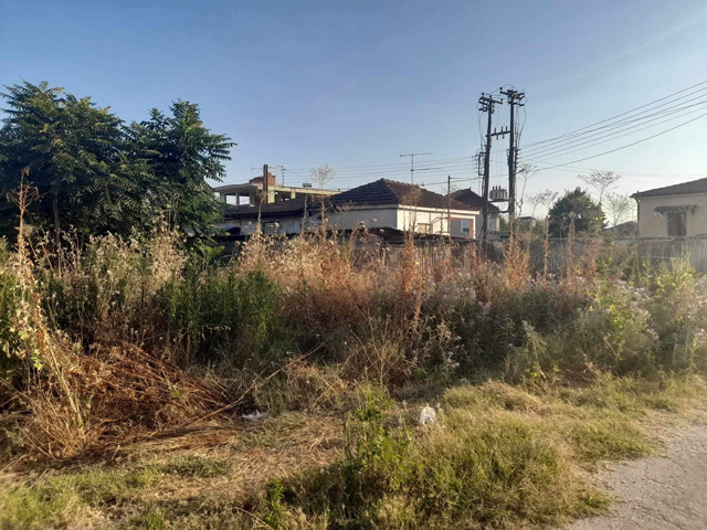Κίνδυνος σε οικόπεδο με ξερά χόρτα στον Τύρναβο