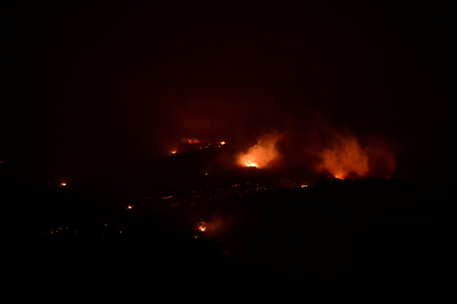Φωτιές σε Δερβενοχώρια, Λουτράκι και Σαρωνίδα – Μεγάλη επιχείρηση της πυροσβεστικής – Στέλνει 4 αεροπλάνα η ΕΕ