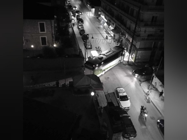 “Κόλλησε” για άλλη μια φορά το λεωφορείο του ΚΤΕΛ στον Τύρναβο