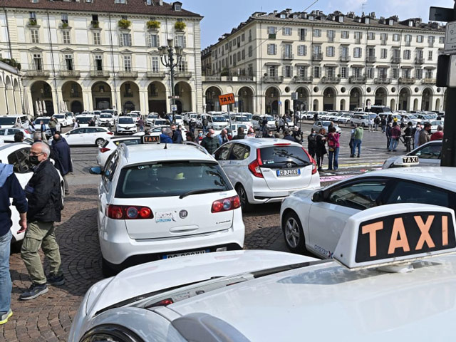 Ιταλία: Δωρεάν ταξί σε μεθυσμένους για να μειωθούν τα θανατηφόρα τροχαία