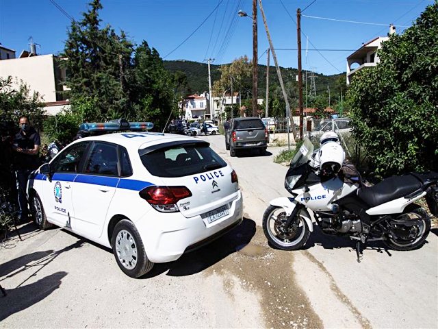 Εντάλματα σύλληψης για τέσσερις Τυρναβίτες Ρομά – Πυροβόλησαν αστυνομικό