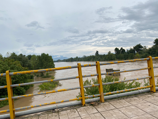 Έκτακτο: Κλείνει η γέφυρα του Πηνειού στην Λάρισα