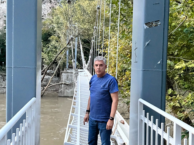 Η Περιφέρεια Θεσσαλίας ανέλαβε την ανακατασκευή της κρεμαστής γέφυρας της Αγίας Παρασκευής Τεμπών