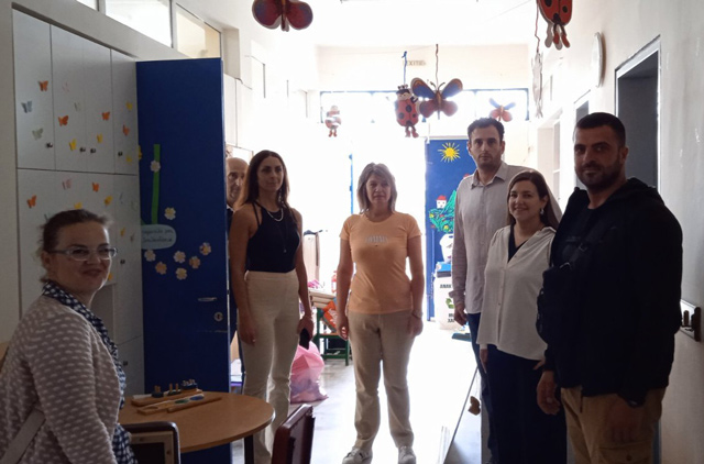 Επισκέψεις στα σχολεία του Τυρνάβου πραγματοποίησαν υποψήφιοι της Λαϊκής Συσπείρωσης Τυρνάβου