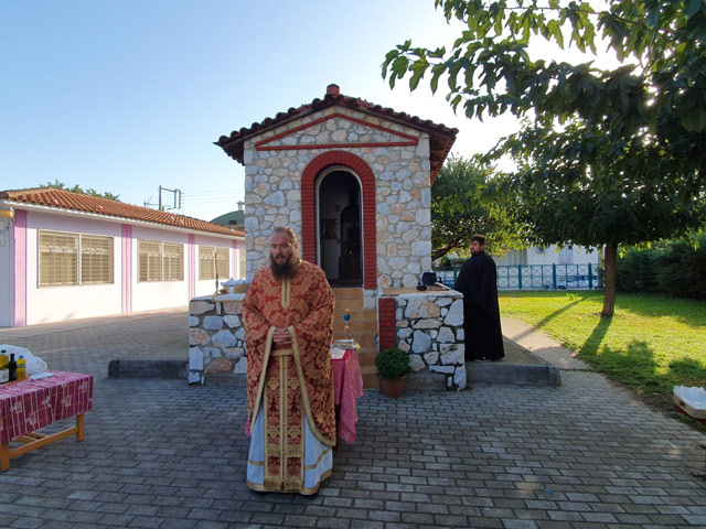 Θεία Λειτουργία στο εκκλησάκι του Αγίου Γεωργίου στο 2ο Νηπιαγωγείο Τυρνάβου