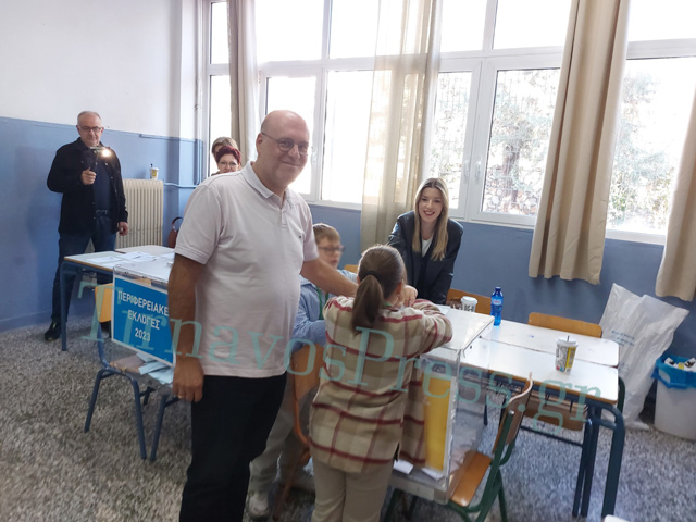 Με την οικογένεια του στο πλευρό του ψήφισε ο υποψήφιος δήμαρχος Σάμερ Αθανάσιος Αμάρι (βίντεο)