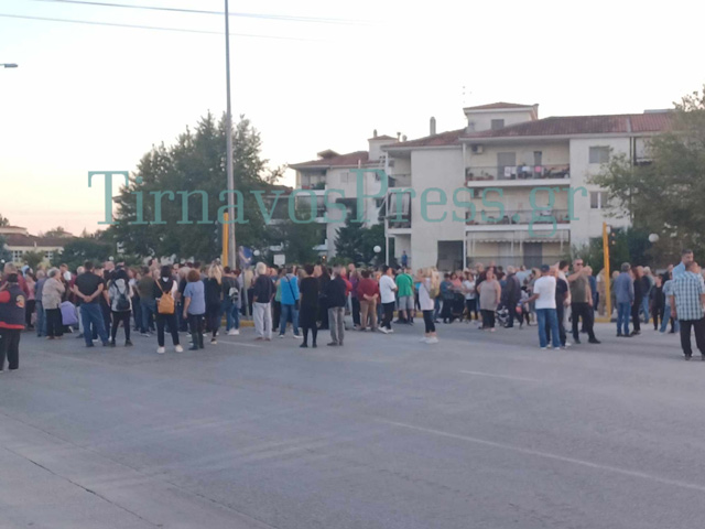 Πορεία διαμαρτυρίας και κλείσιμο του δρόμου Λάρισας – Κοζάνης από τους πλημμυροπαθείς των εργατικών κατοικιών Γιάννουλης