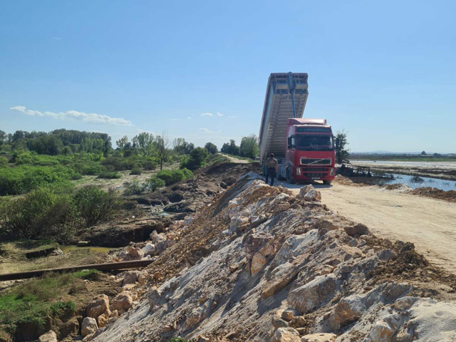 Με εντατικούς ρυθμούς συνεχίζει η Περιφέρεια Θεσσαλίας τις εργασίες αποκατάστασης οδικών δικτύων και καθαρισμού ποταμών