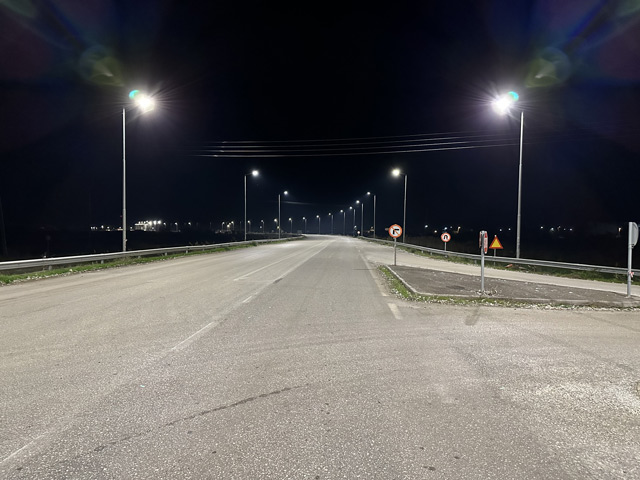 Νέα φωτιστικά τύπου LED τοποθέτησε η Περιφέρεια Θεσσαλίας στον κόμβο του Σταυρού Φαρσάλων