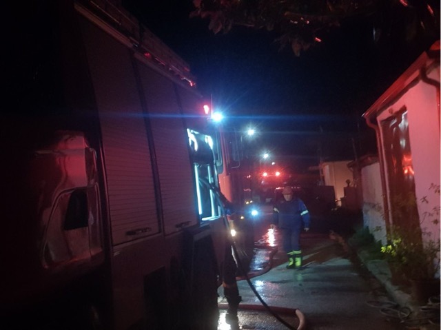 Φωτιά σε σπίτι στο Αργυροπούλι – Δύο τραυματίες
