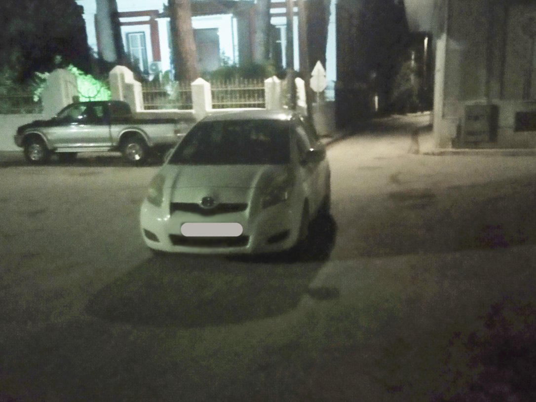 Τύρναβος: Παράτησε το αυτοκίνητο στη μέση του δρόμου και έφυγε