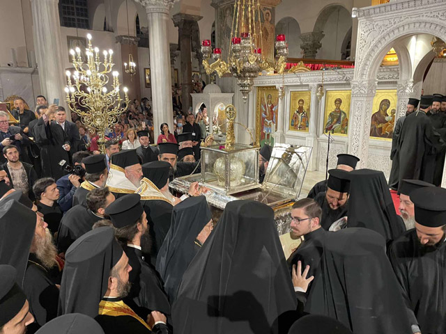 Χιλιάδες πιστοί από όλο τον κόσμο στον Ιερό Ναό Αγίου Δημητρίου κατά την Τελετή του Αγίου Μύρου