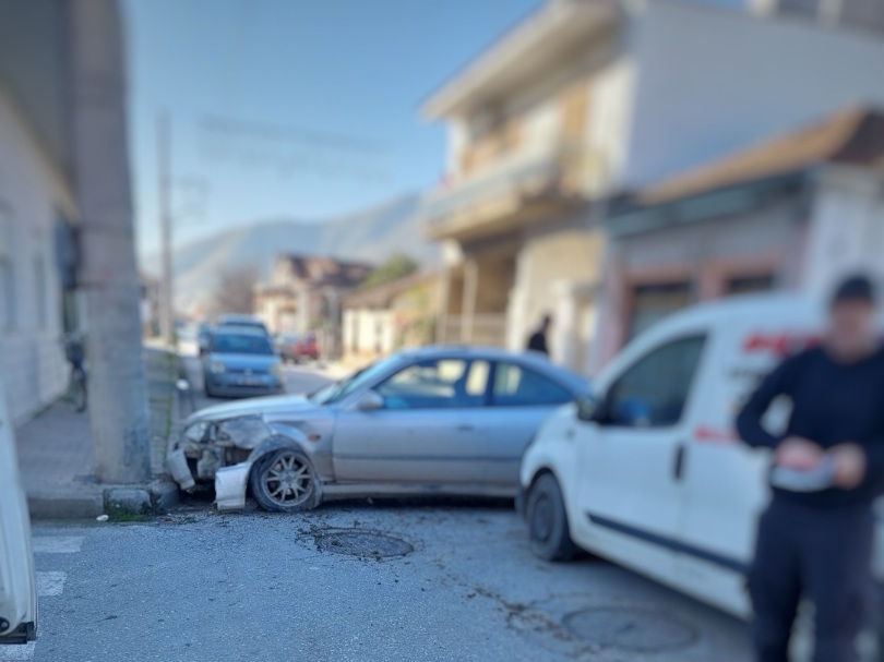 Τροχαίο ατύχημα με έναν τραυματία στον Τύρναβο (φωτογραφίες)