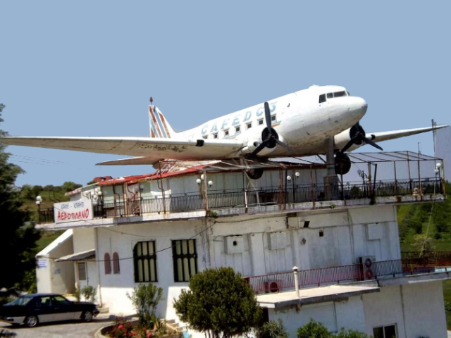 Και σου έλεγα πως υπάρχει ένα αεροπλάνο στην Ελλάδα λίγο διαφορετικό από όλα τα άλλα!!!