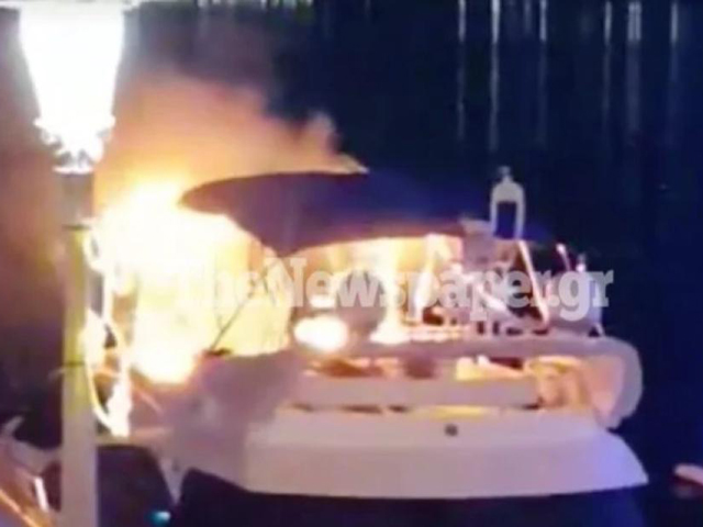 Βόλος: Φωτιά σε σκάφος από τα φαναράκια που έπεσαν από τον ουρανό