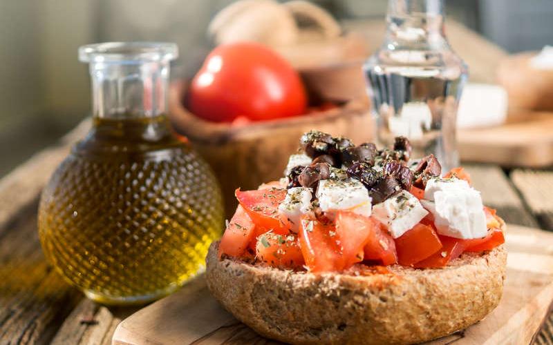Ελληνική κουζίνα: 3η καλύτερη στον κόσμο με 7 πιάτα ανάμεσα στα 100 καλύτερα