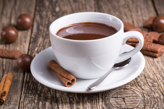 Εύκολες συνταγές για αρωματική σπιτική ζεστή σοκολάτα