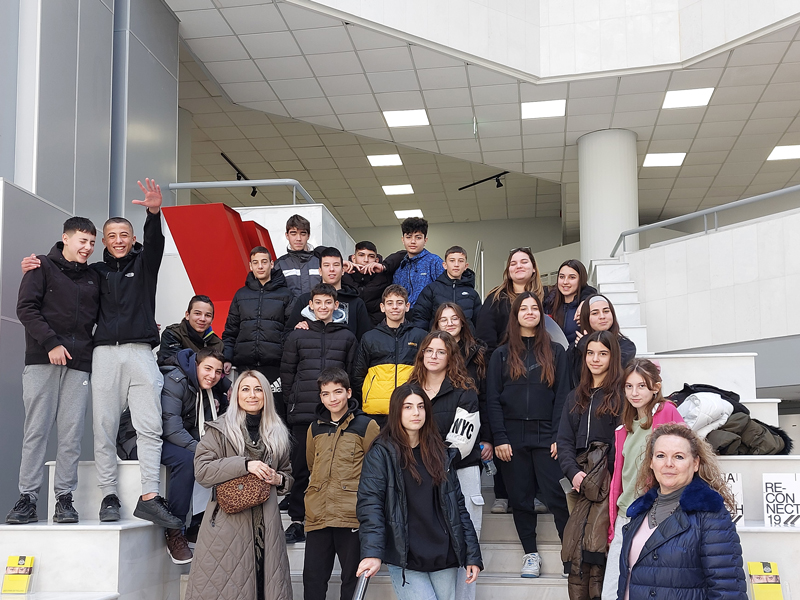 Επίσκεψη 9ου Γυμνασίου στη Δημοτική Πινακοθήκη Λάρισας