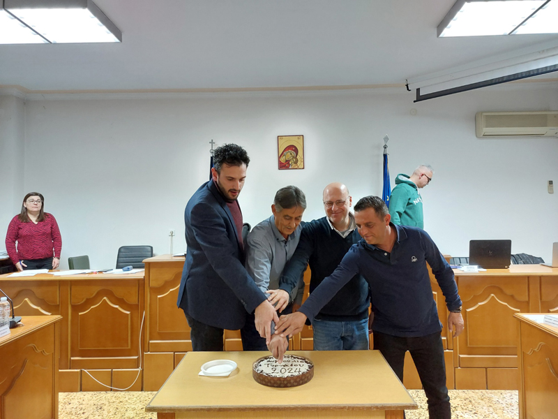 Την Πρωτοχρονιάτικη πίτα έκοψε το Δημοτικό Συμβούλιο του Δήμου Τυρνάβου