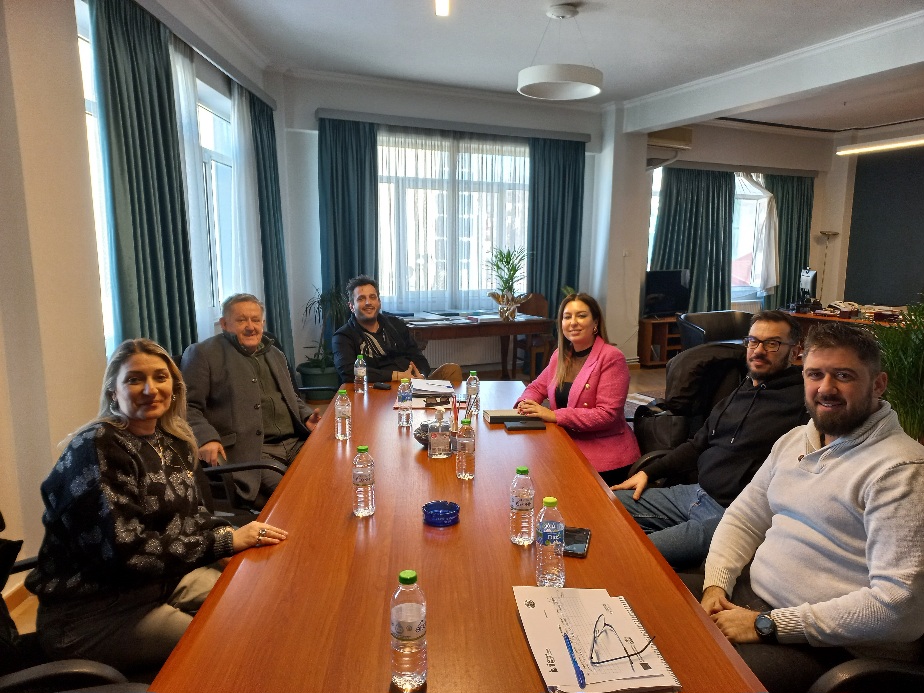 Συνάντηση εργασίας του Δημάρχου Τυρνάβου Στέλιου Τσικριτσή με στελέχη του Κέντρου Κοινότητας
