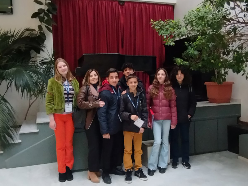 Μαθητές του 2ου Γυμνασίου Τυρνάβου συμμετείχαν στους Πανελλήνιους Αγώνες Λόγου