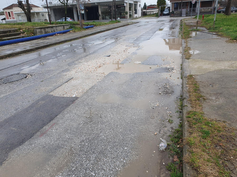 Τραγική η κατάσταση στους δρόμους του Αμπελώνα με την βροχή