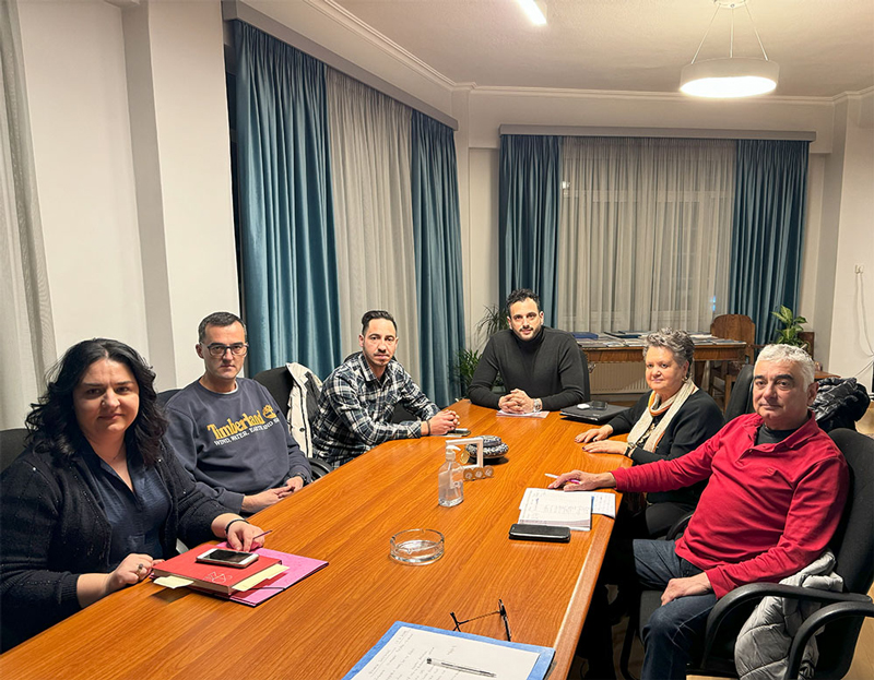 Συνάντηση του Δημάρχου Τυρνάβου Στέλιου Τσικριτσή με τον Εμπορικό Σύλλογο Τυρνάβου