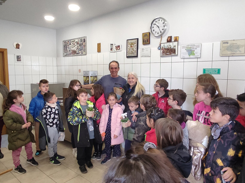 Εκπαιδευτική επίσκεψη σε εργαστήριο χαλβαδοποιίας μαθητών του 4ου Δ Σ Τυρνάβου
