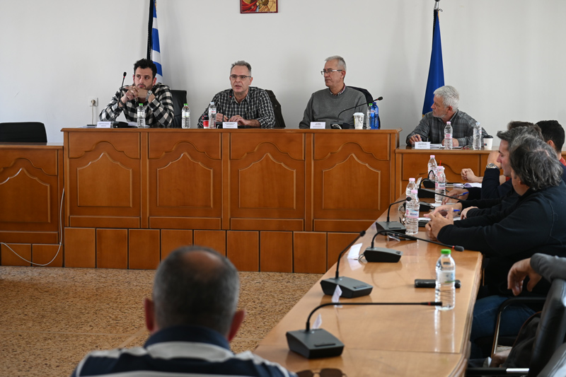 Επίσκεψη του ΕΛΓΑ στον Τύρναβο – Συζήτησαν με εκπροσώπους συνεταιρισμών στο Δημαρχείο