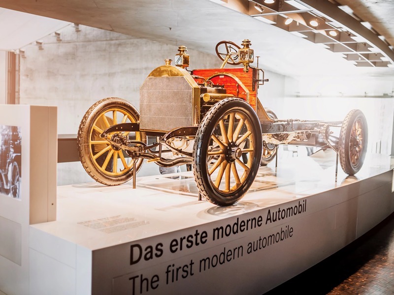Σαν σήμερα 31 Μαρτίου: Κατασκευάζεται το πρώτο αυτοκίνητο Mercedes