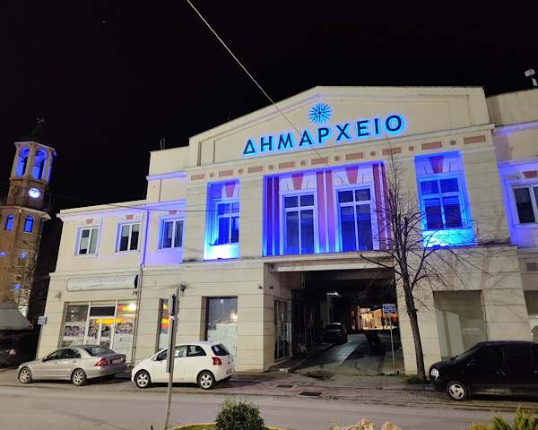 Δήμος Γρεβενών: Στα «μπλε της Ελλάδας» το Δημαρχείο  και το Ρολόι της πόλης για το «Χρυσό μας παιδί» Μίλτο Τεντόγλου