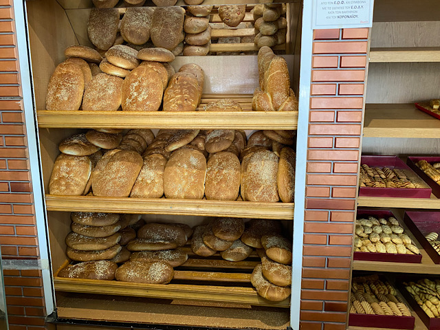 H ιστορία της λαγάνας και η κυρά Σαρακοστή – Το ψωμί της Καθαρής Δευτέρας